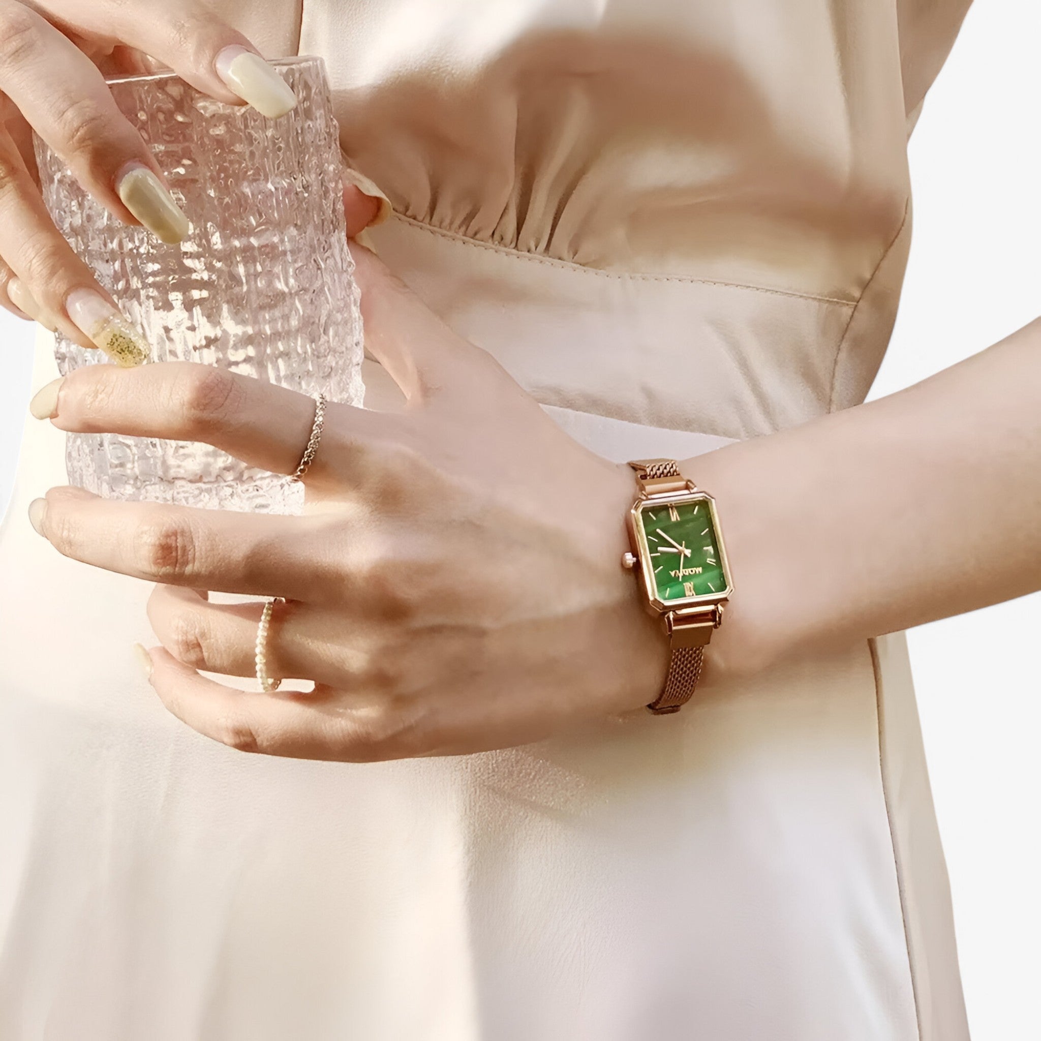 Sabrina | Firkantet dameur med grøn urskive og magnetrem - - watches - {{ product_tags }