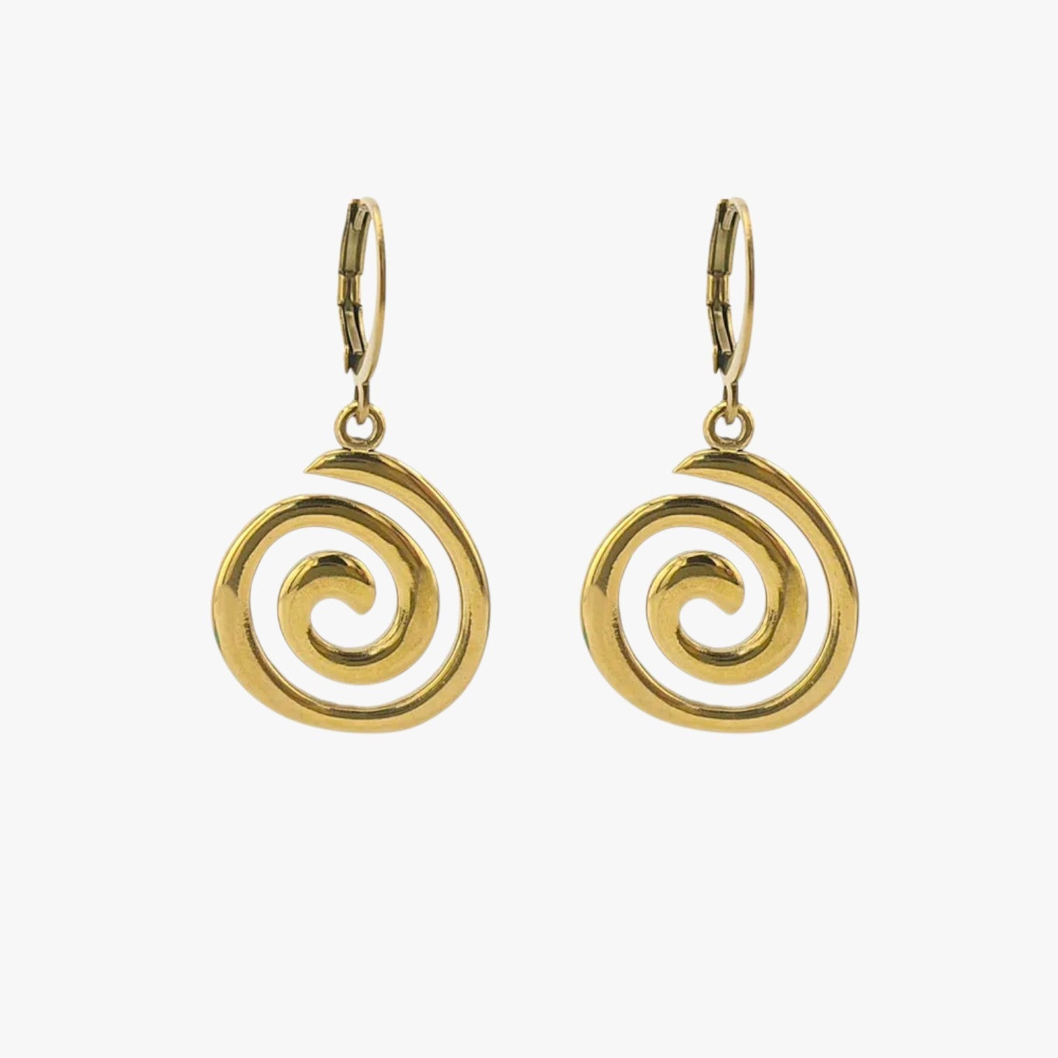 Irene | Sommerlige Koi ørestikker i farvet stål - Conch 1 - Irene | Sommerlige Koi ørestikker i farvet stål - €25 - {{ product_tags }