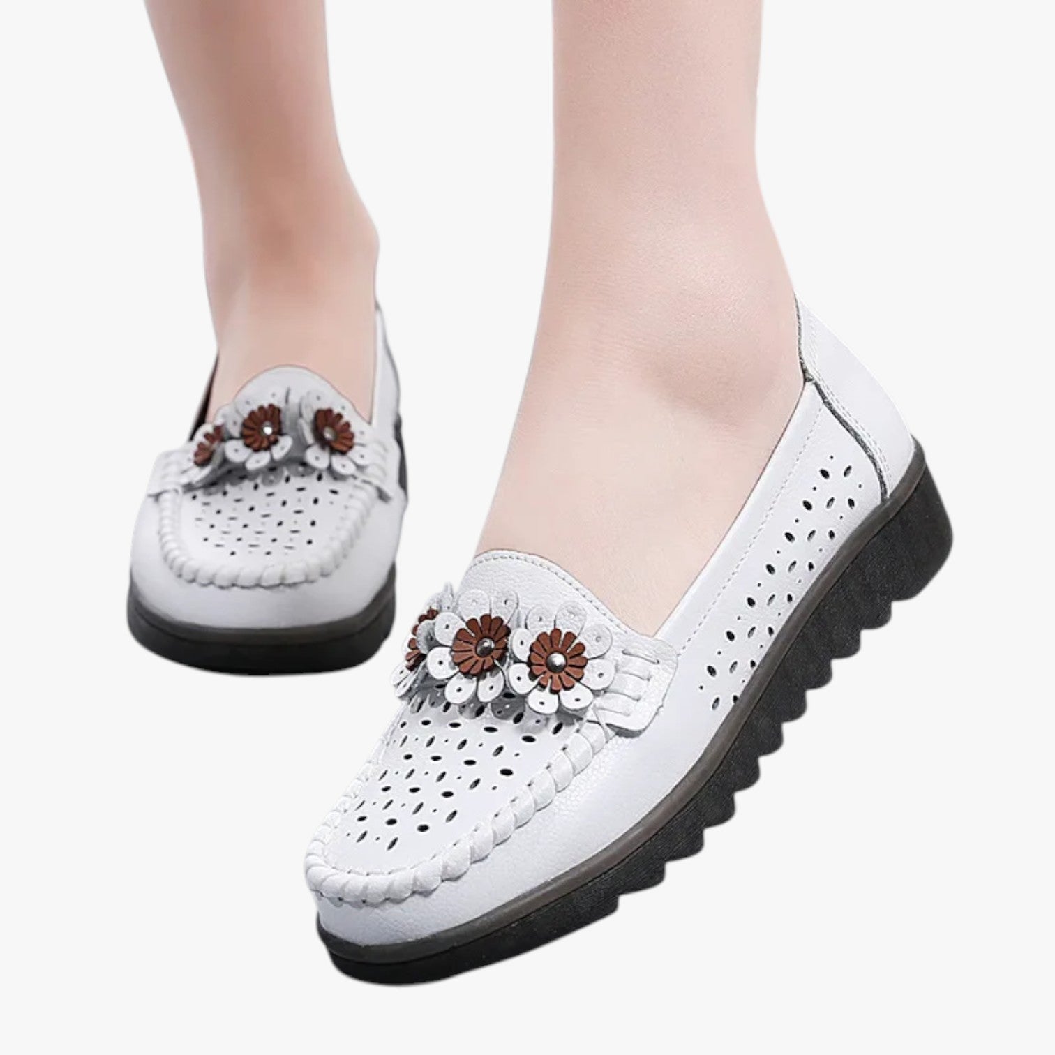 Annie | Læder sommersko - Komfort og friskhed med elegante blomsterdetaljer - - Annie | Læder sommersko - Komfort og friskhed med elegante blomsterdetaljer - €25 - {{ product_tags }