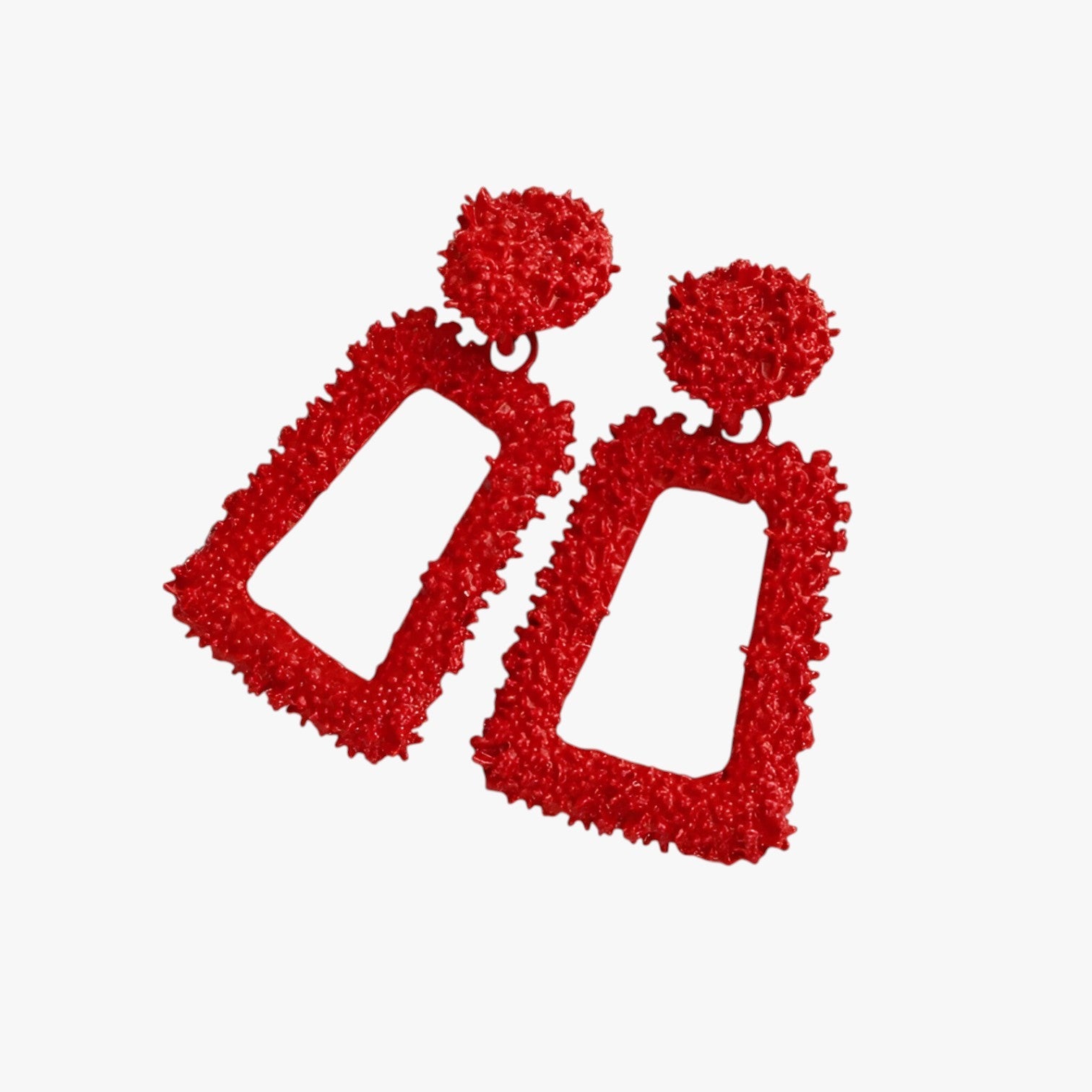Kali | Geometriske hængende øreringe i skulptureret metal - rød - women's fashion - {{ product_tags }