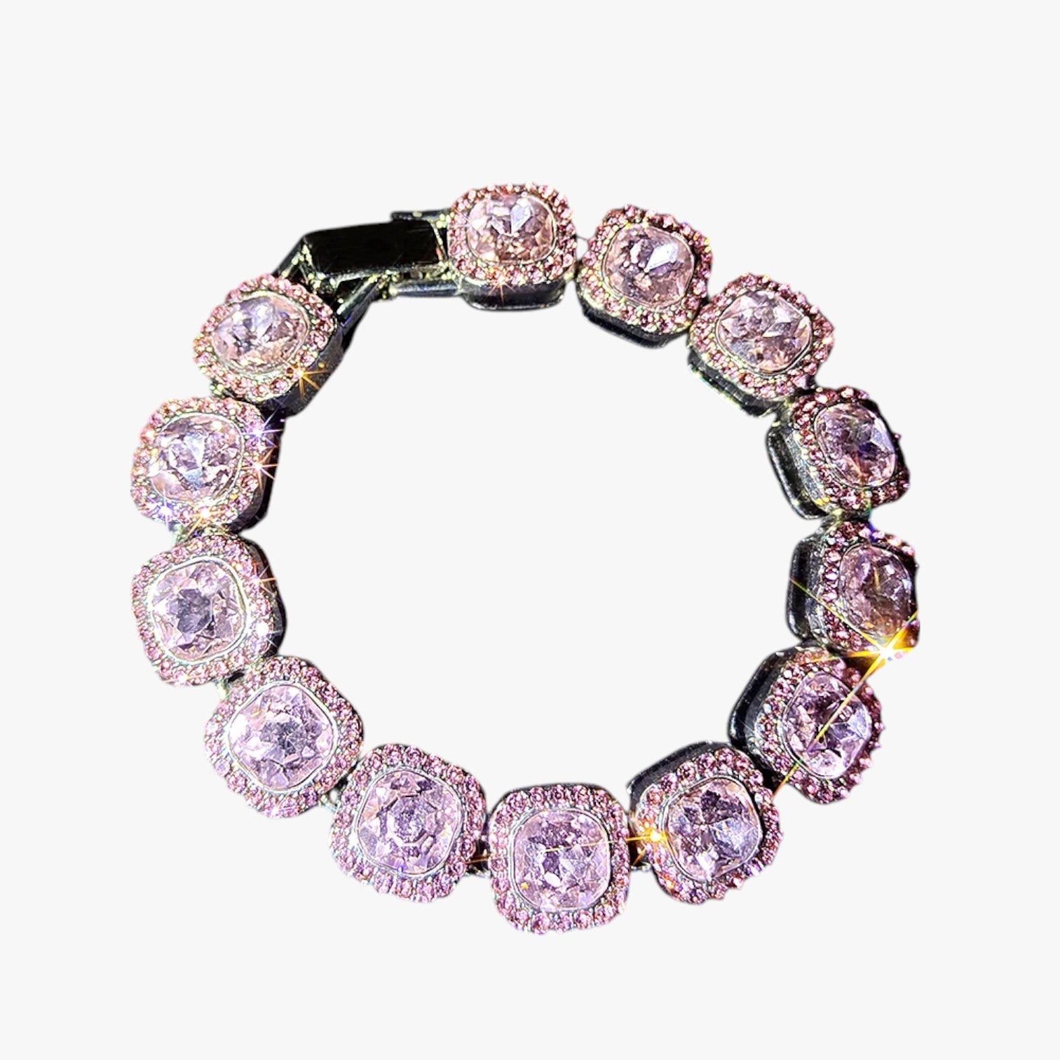 Emery | Tennisarmbånd med Hjerte- og Krystaldangler – Hip Hop Elegance til Enhver Lejlighed - Rosa 2 - Emery | Tennisarmbånd med Hjerte- og Krystaldangler – Hip Hop Elegance til Enhver Lejlighed - €25 - {{ product_tags }