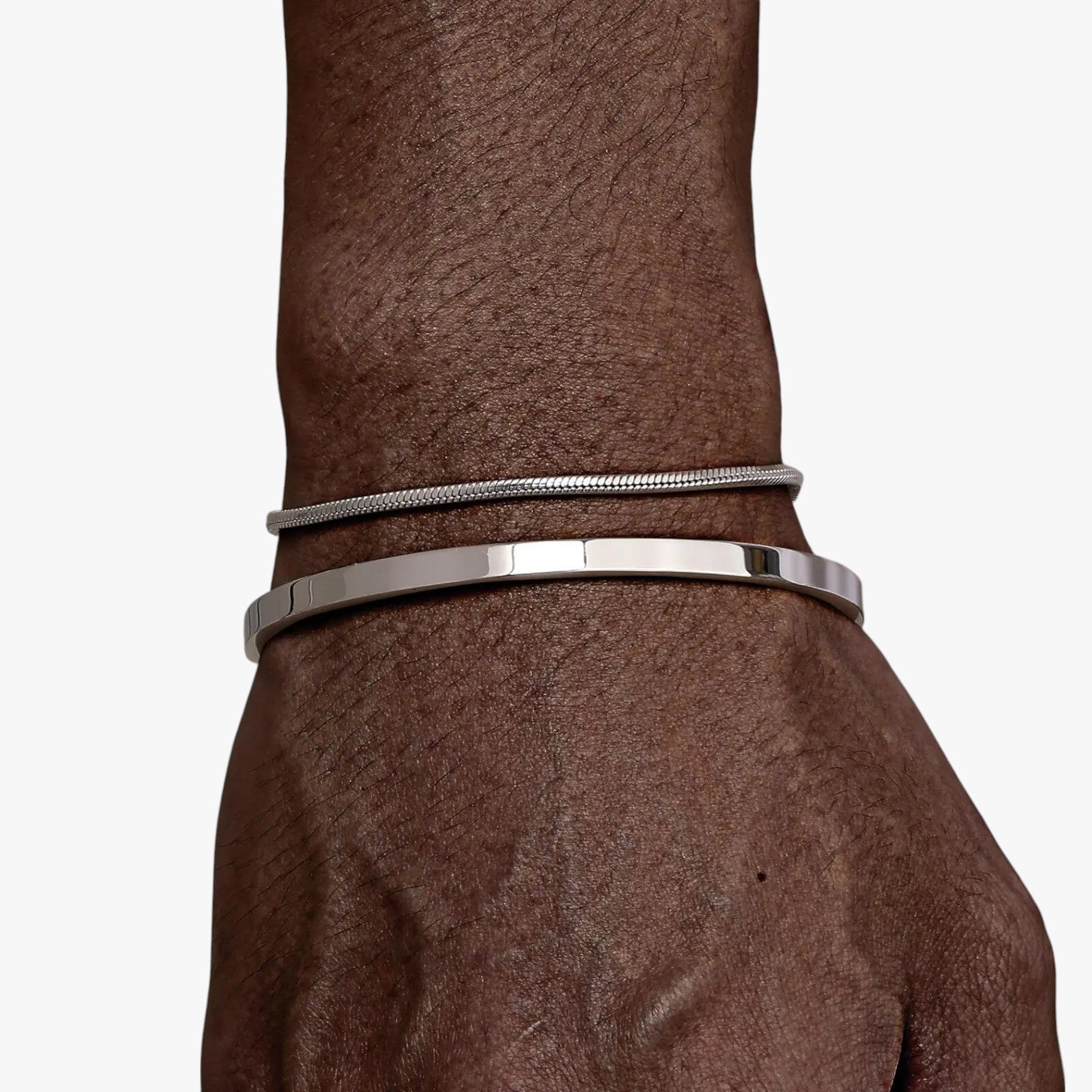 Philip | Sæt med herrearmbånd i stål med sorte detaljer - - Philip | Sæt med herrearmbånd i stål med sorte detaljer - €25 - {{ product_tags }