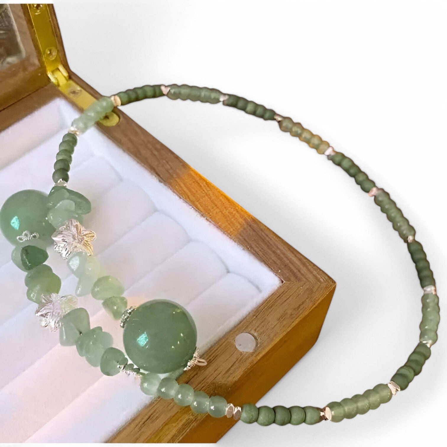 Vivian | Elegant og tidløs: Østens jadeperle-choker til et raffineret look - - women's fashion - {{ product_tags }