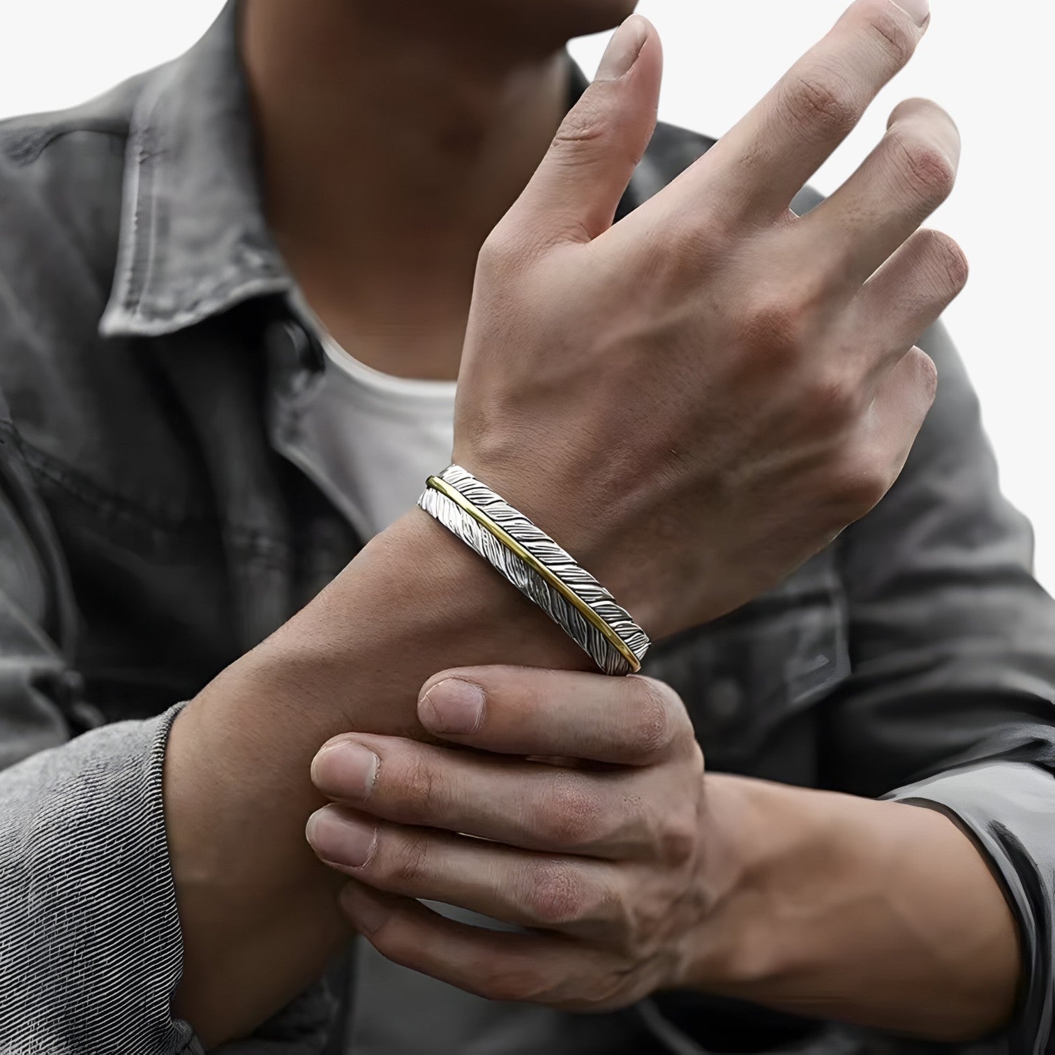 Jayce | Armband i 925 sølv med guldfjer i vintage punk stil - - Jayce | Armband i 925 sølv med guldfjer i vintage punk stil - €25 - {{ product_tags }