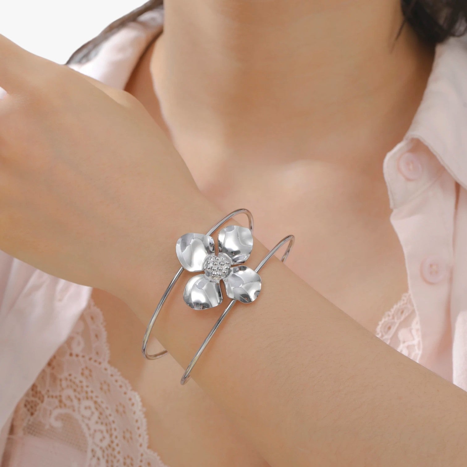 Vivian | Flora Guld Rustfrit Stål Blomsterarmbånd, Vandtæt og Elegant - - Vivian | Flora Guld Rustfrit Stål Blomsterarmbånd, Vandtæt og Elegant - €25 - {{ product_tags }