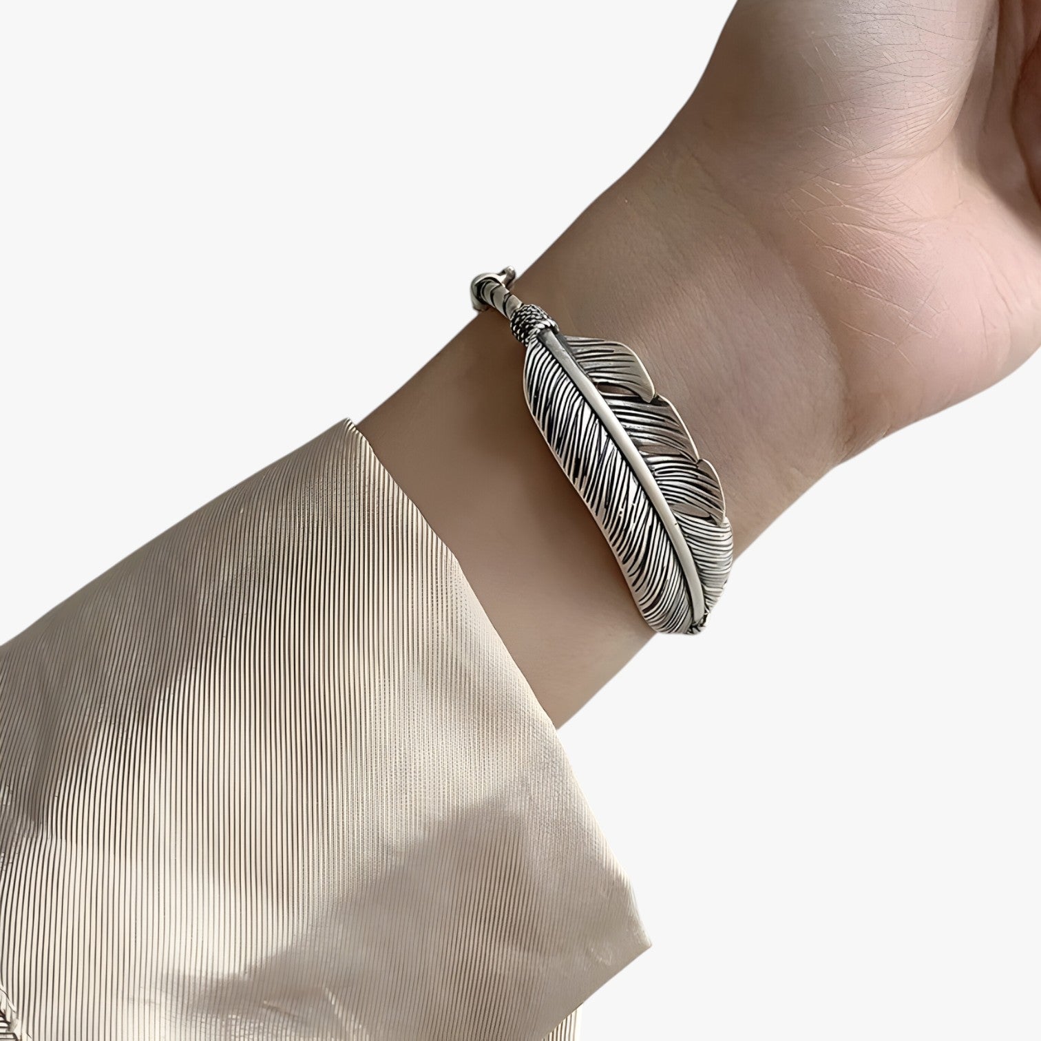 Jayce | Armband i 925 sølv med guldfjer i vintage punk stil - AL123172 - Jayce | Armband i 925 sølv med guldfjer i vintage punk stil - €25 - {{ product_tags }