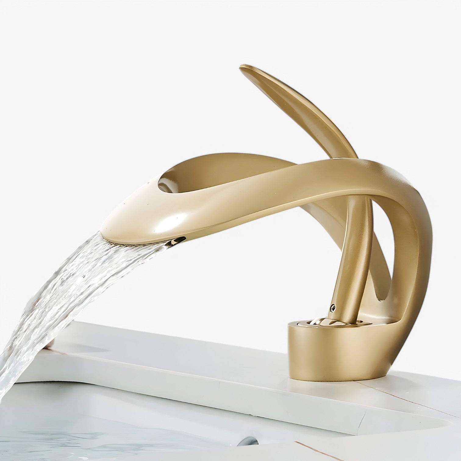 Tammy | Vandfaldsarmatur – Stilfuldt, holdbart og blødt vandflow - - house & garden - {{ product_tags }