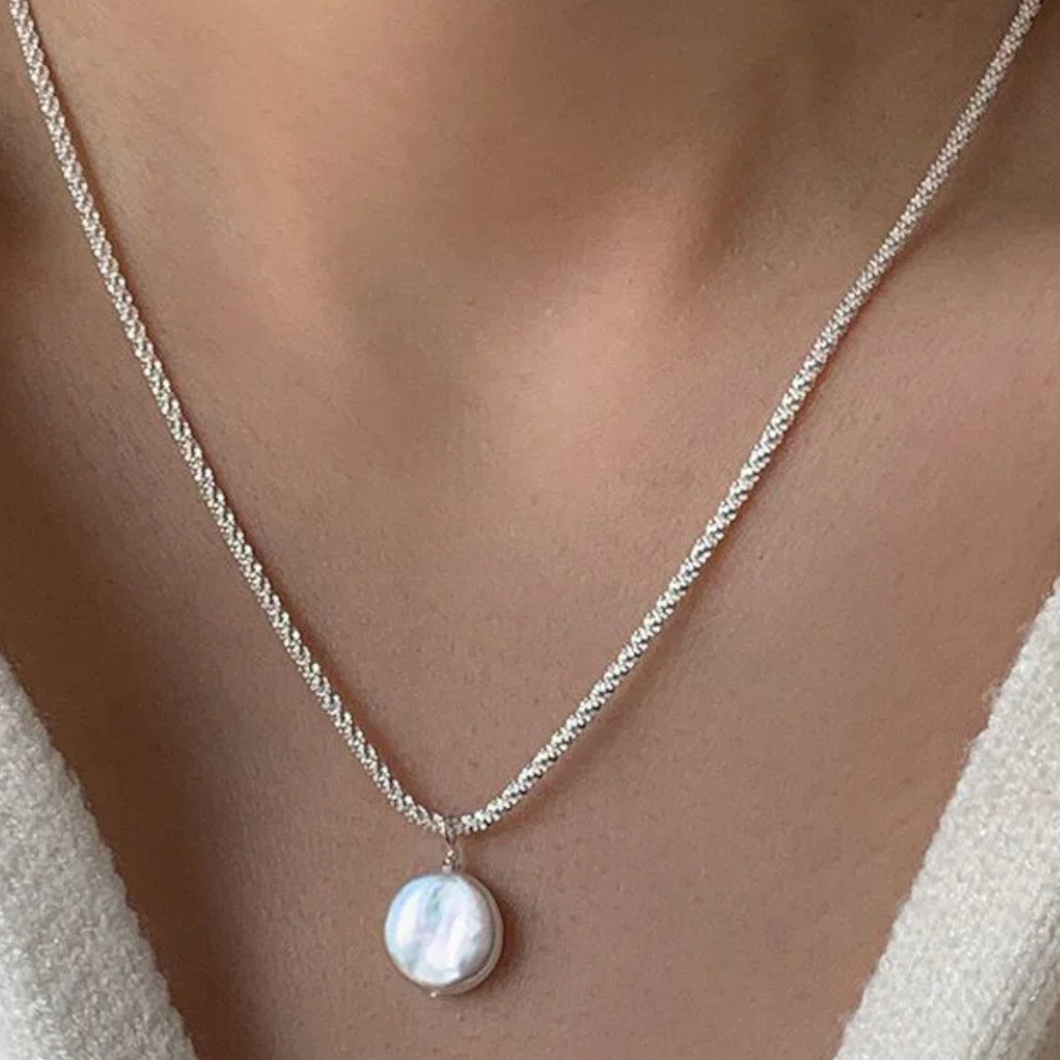 Evelynn | Choker halskæde med perle i 925 sterlingsølv - platino - Evelynn | Choker halskæde med perle i 925 sterlingsølv - €25 - {{ product_tags }