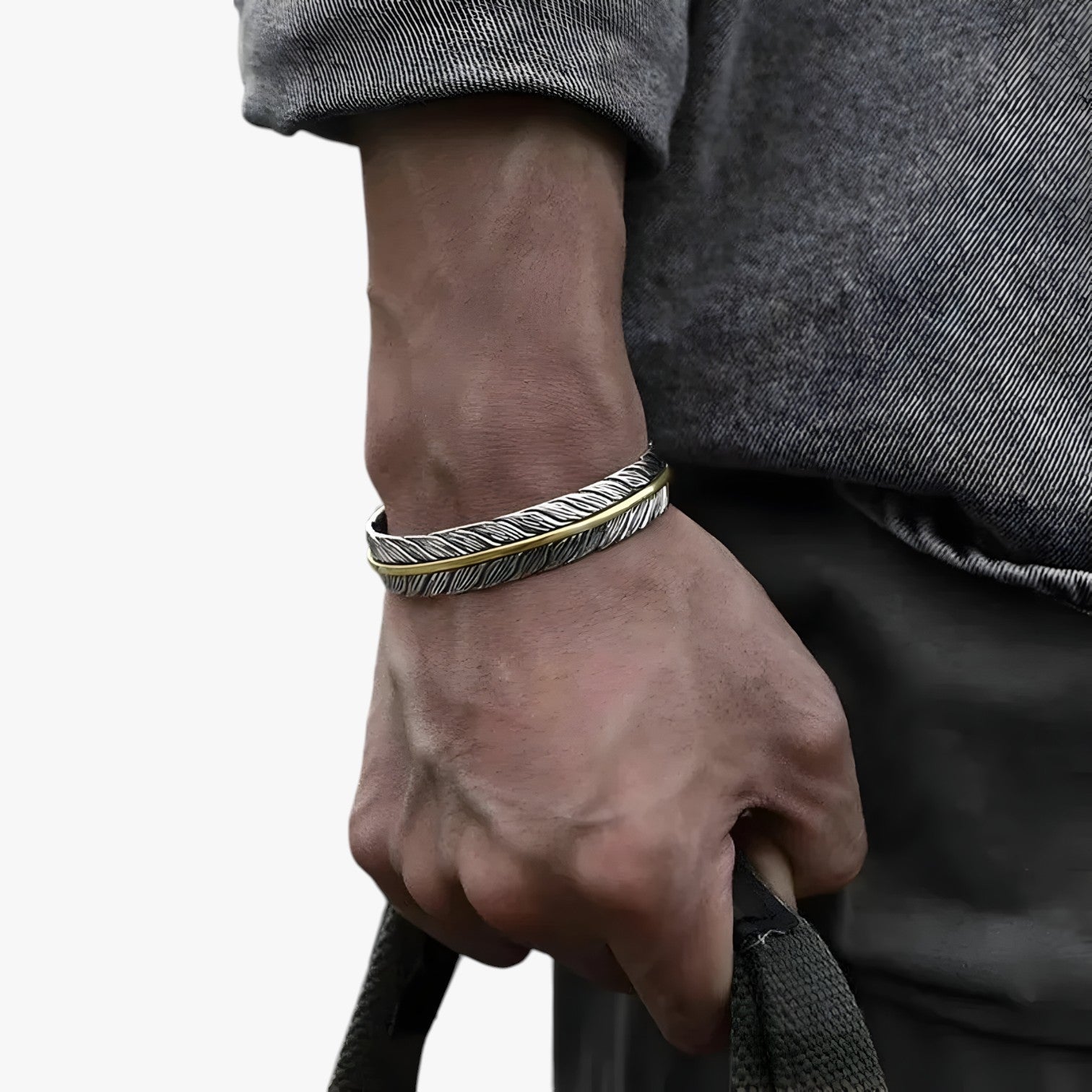 Jayce | Armband i 925 sølv med guldfjer i vintage punk stil - - Jayce | Armband i 925 sølv med guldfjer i vintage punk stil - €25 - {{ product_tags }