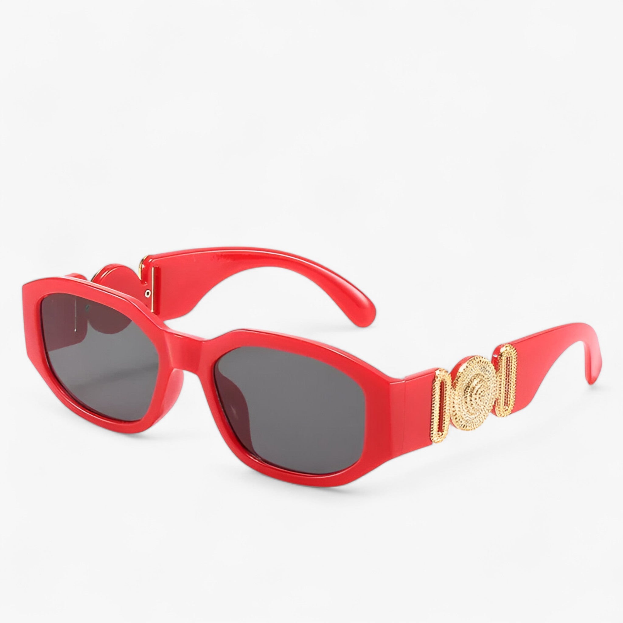 Liam | Lille rektangulær solbrille til rejser og vintage stil - Rød Som vist - Liam | Lille rektangulær solbrille til rejser og vintage stil- €25 - {{ product_tags }