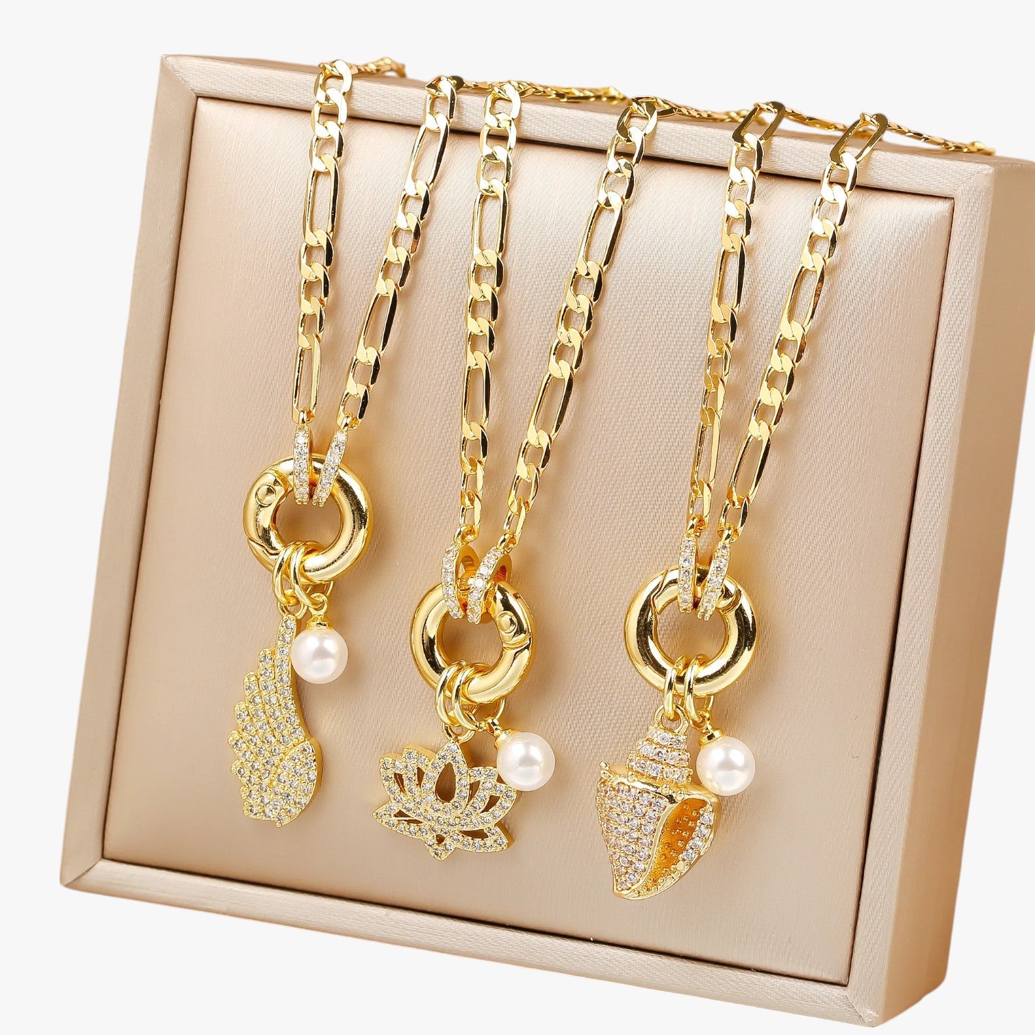 Malia | Halskæde med Vinge og Skalleperlefugler med Diamanter - - Malia | Halskæde med Vinge og Skalleperlefugler med Diamanter - €25 - {{ product_tags }