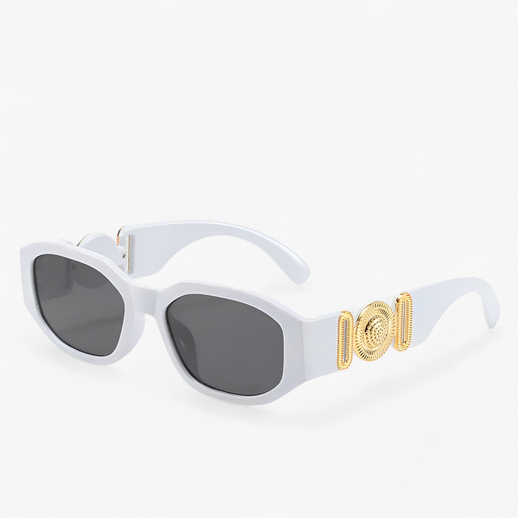 Liam | Lille rektangulær solbrille til rejser og vintage stil - Hvid Som vist - Liam | Lille rektangulær solbrille til rejser og vintage stil- €25 - {{ product_tags }