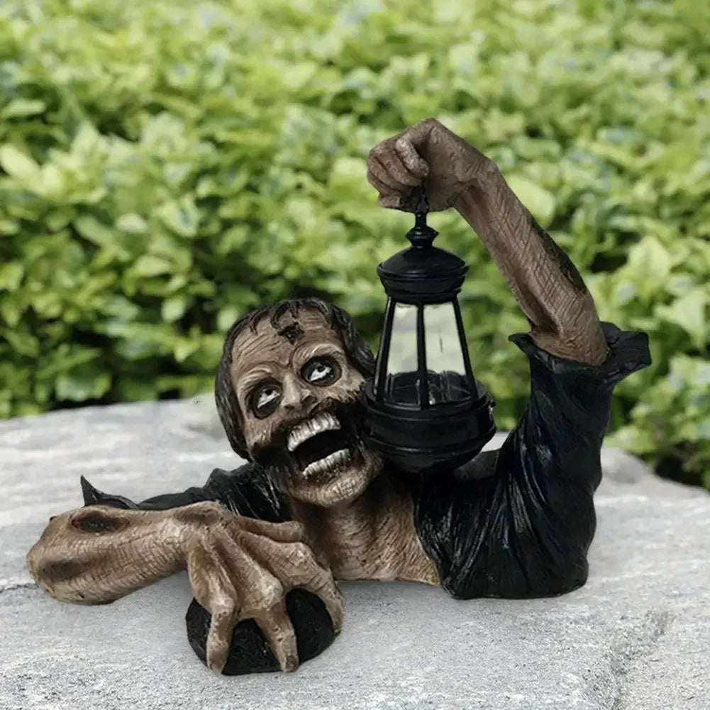 Zombie-havefigur med Lanterne - Harpiks Halloween-dekoration