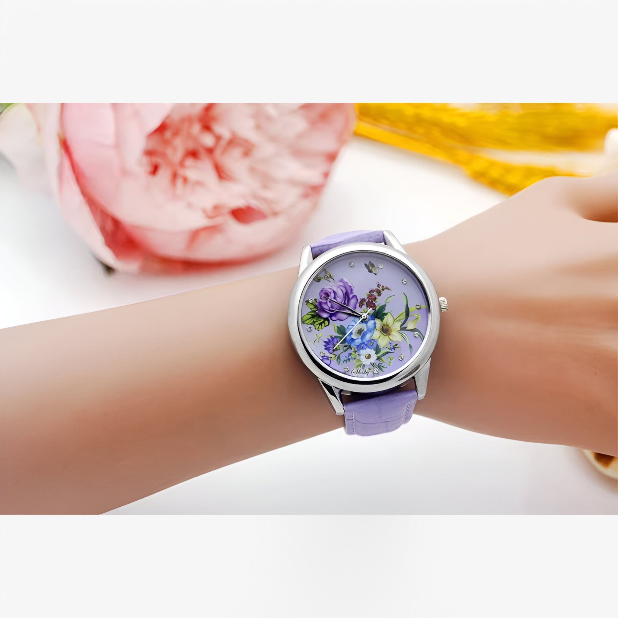 Kaia | Dameur med læderrem og elegant blomster urskive - - Kaia | Dameur med læderrem og elegant blomster urskive- €25 - {{ product_tags }