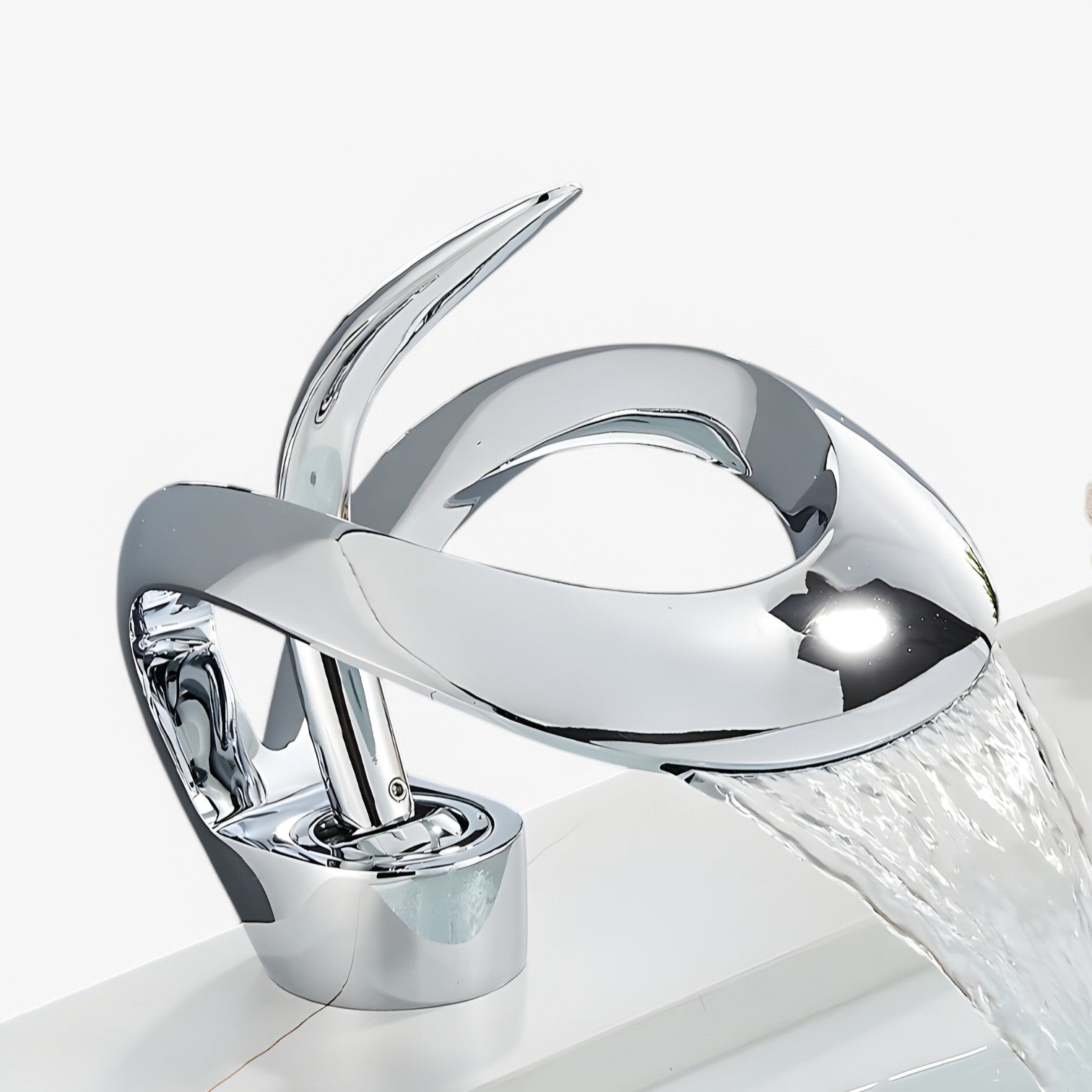 Tammy | Vandfaldsarmatur – Stilfuldt, holdbart og blødt vandflow - Krom - Tammy | Vandfaldsarmatur – Stilfuldt, holdbart og blødt vandflow- €25 - {{ product_tags }