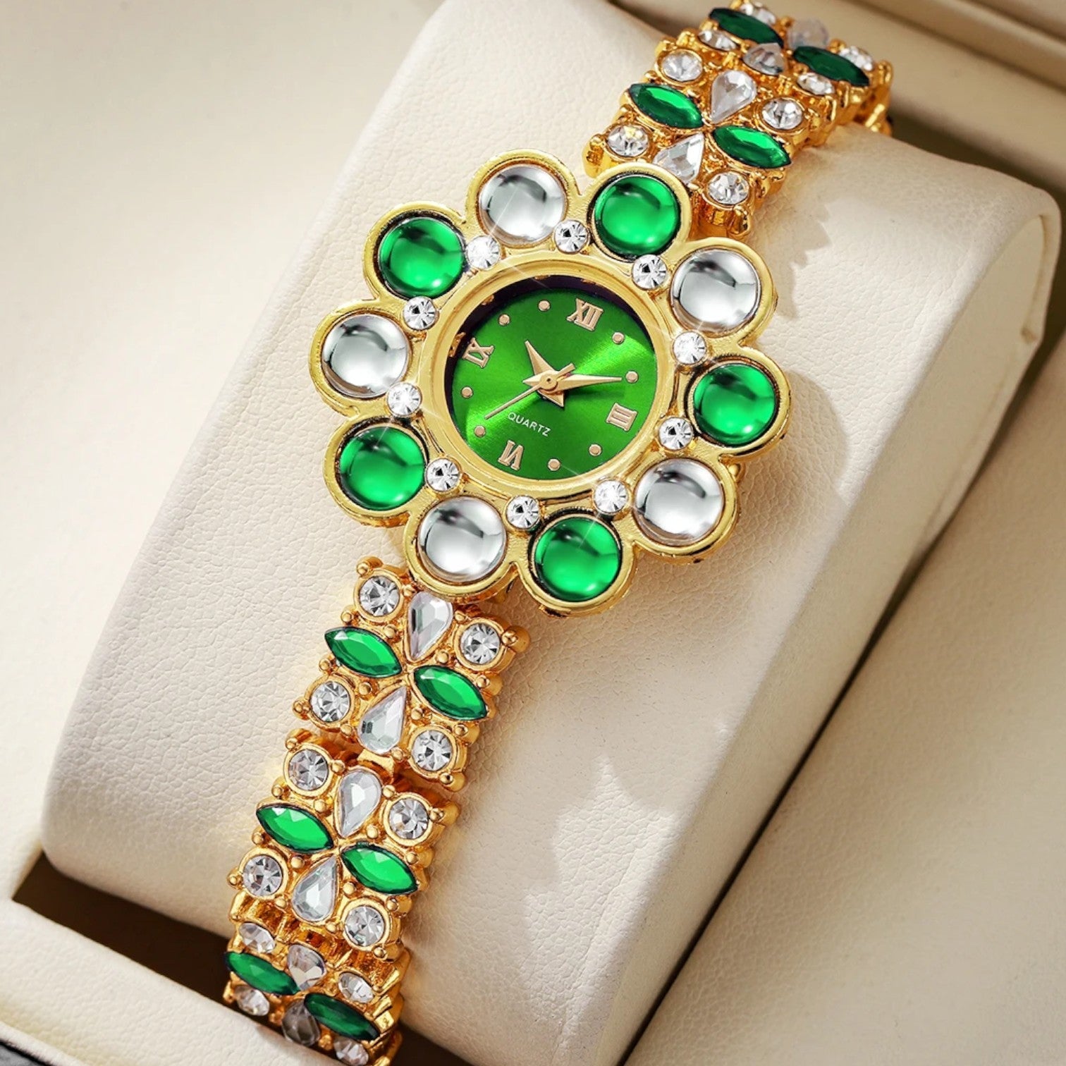 Lilliana | Elegant ur med krystalblomsterkrans - - Lilliana | Elegant ur med krystalblomsterkrans - €25 - {{ product_tags }