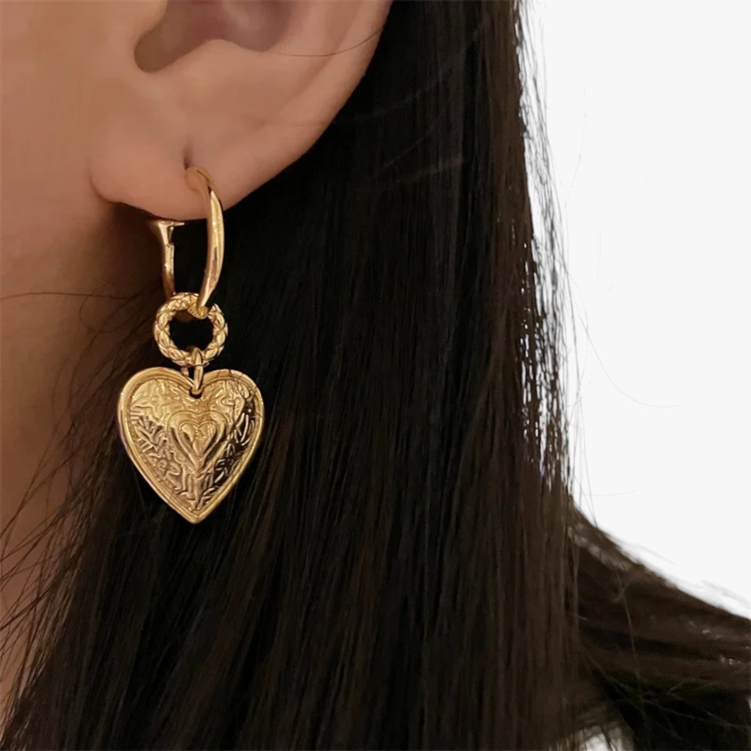 Martha | Elegante hjerteformede retroøreringe - - Martha | Elegante hjerteformede retroøreringe - €25 - {{ product_tags }