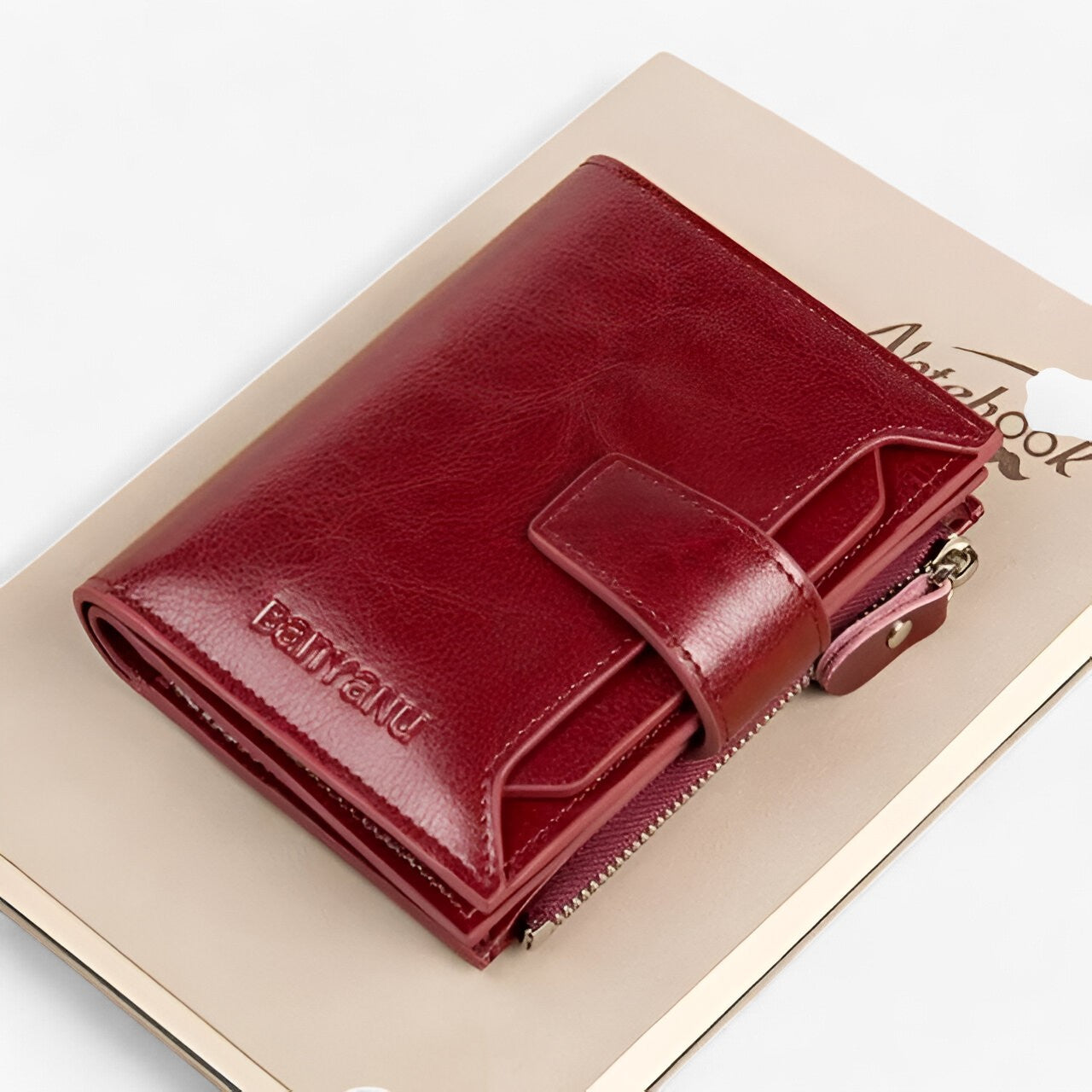 Clara | Kvindelige Læderpung med RFID-blokering - Elegance og Sikkerhed - Vínrød - Clara | Kvindelige Læderpung med RFID-blokering - Elegance og Sikkerhed - €25 - {{ product_tags }