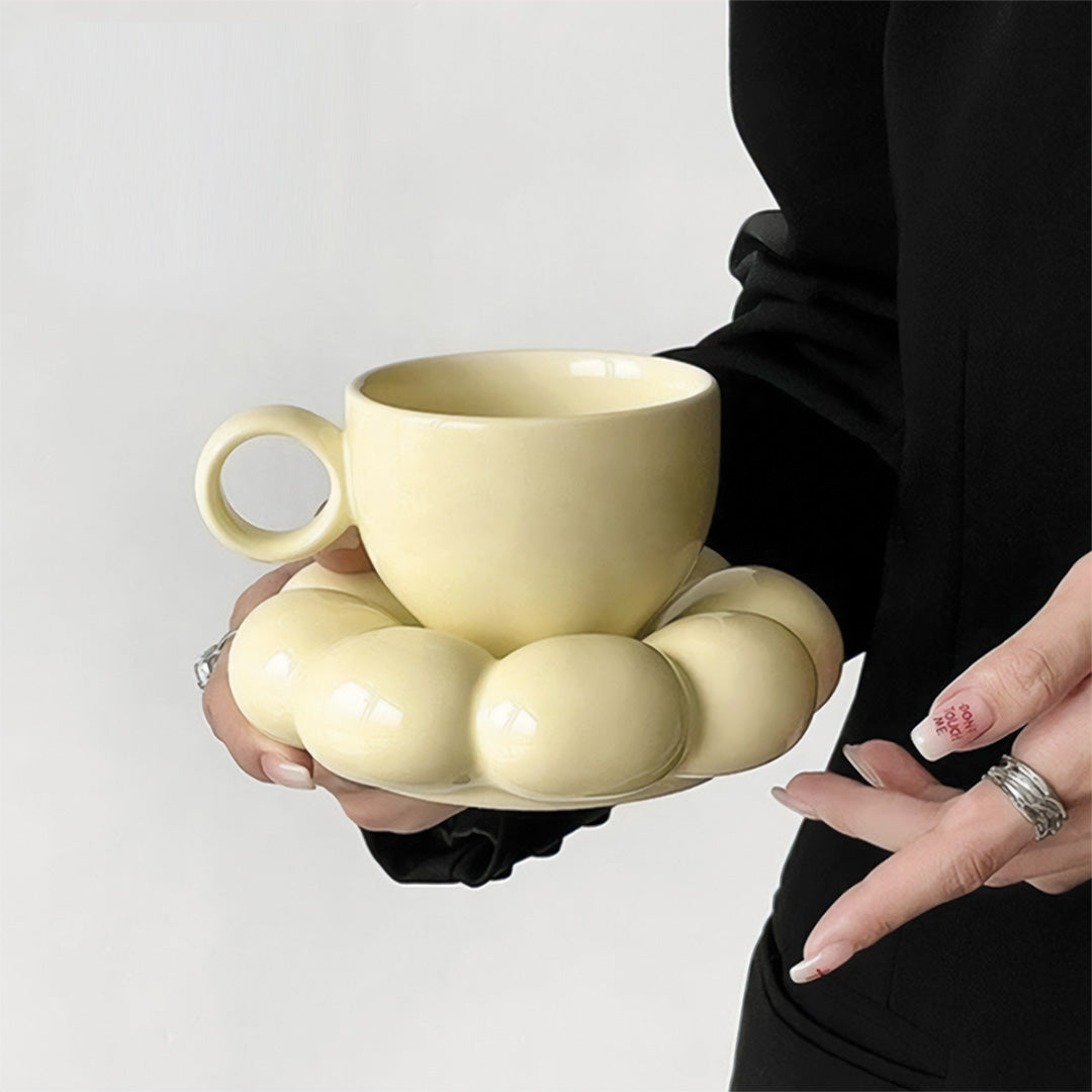 Solsortermugg | Smukt blomstermønster til morgenkaffen - Gul - house & garden - {{ product_tags }