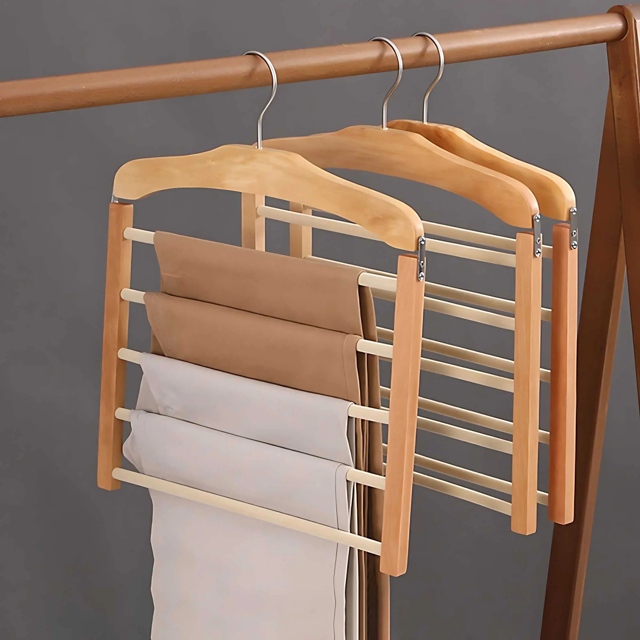 Garderobebøjle i flerlags træ - elegant pladsoptimering - Ceder - - {{ product_tags }