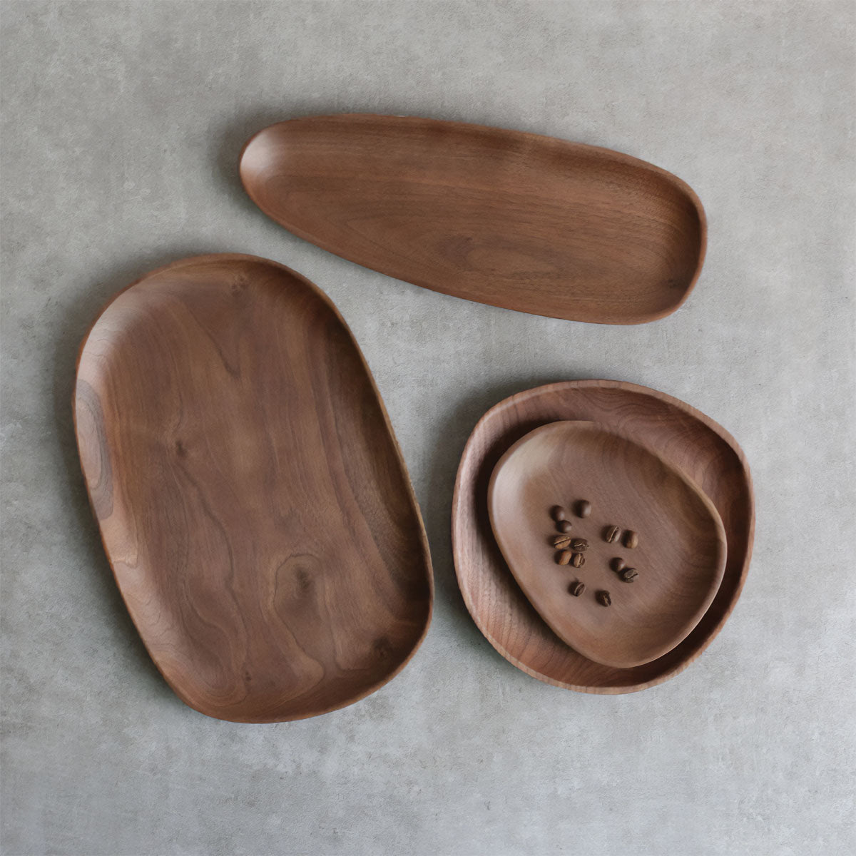 Elegant borde i valnød og akacie | Premium træservice til underholdningsstil - Valnødder - Elegant borde i valnød og akacie | Premium træservice til underholdningsstil- €25 - {{ product_tags }