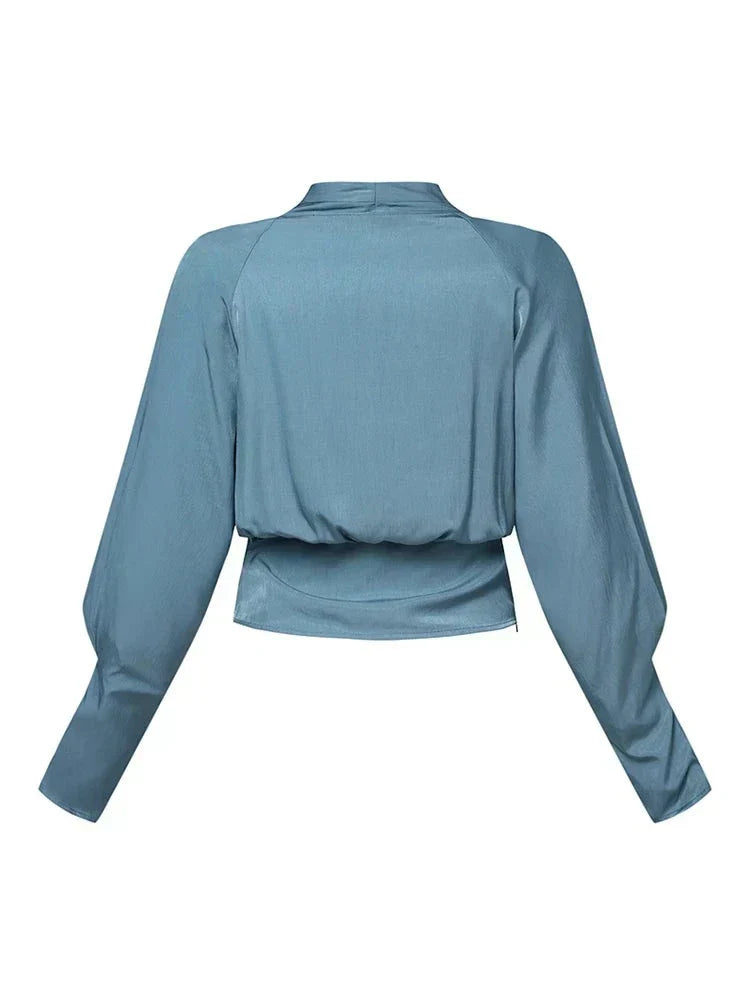 Bluse med draperet V-hals - Elegant og moderne stil
