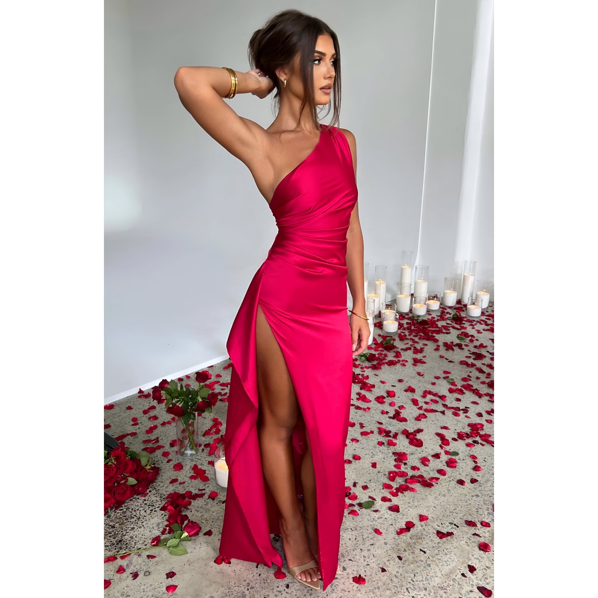 Isolde – Elegant Selskabskjole i Satin, Asymmetrisk med Høj Slids - - women's fashion - {{ product_tags }