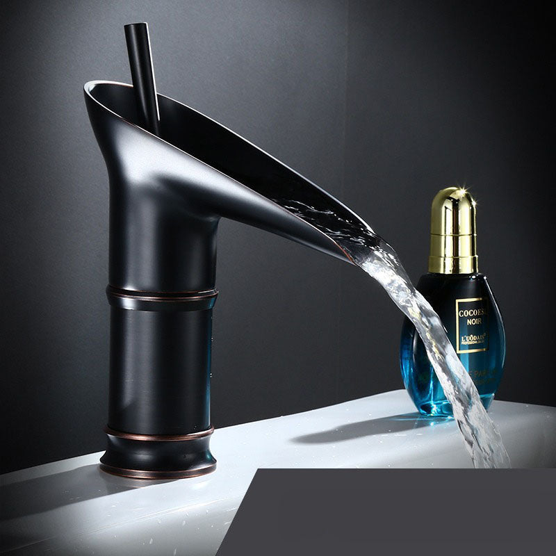 Huck - Waterfall antik håndvaskarmatur til badeværelset messing håndvaskarmatur - Sorte shorts - house & garden - {{ product_tags }