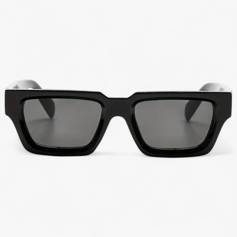 Tough sorte firkantede solbriller med retro-look - - Tough sorte firkantede solbriller med retro-look- €25 - {{ product_tags }