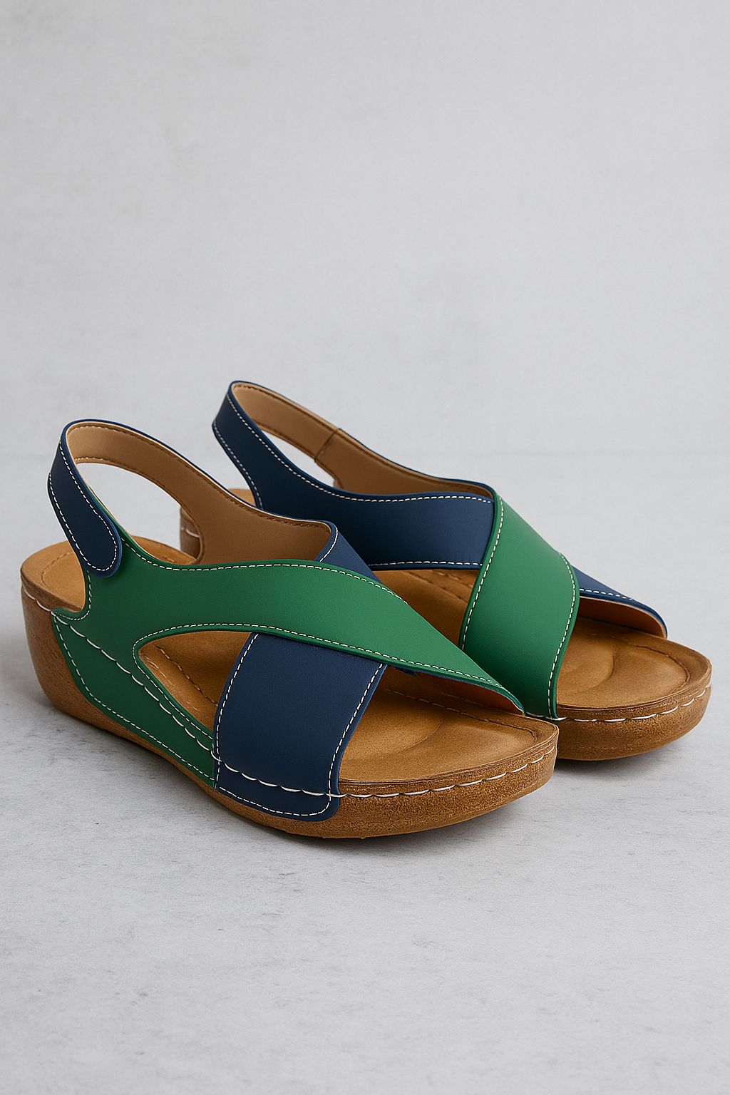 Luna | Kvinde-sandaler med krydsrem - Grøn - Luna | Kvinde-sandaler med krydsrem - €25 - {{ product_tags }
