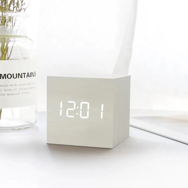 LumiClock Digitalt LED Vækkeur - Hvid - Wall Clocks - {{ product_tags }