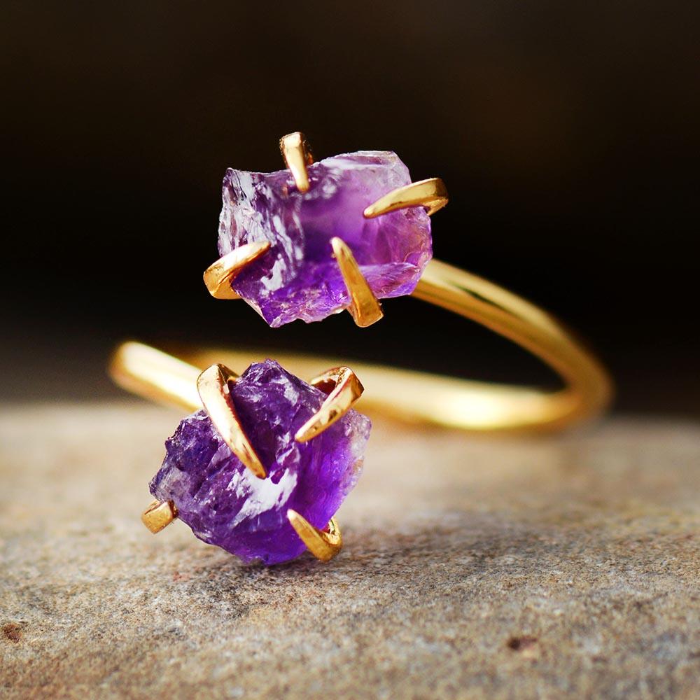 Luxera Raw Stone justerbar ring i ametyst og kvarts - Ametyst - Luxera Raw Stone justerbar ring i ametyst og kvarts- €25 - {{ product_tags }