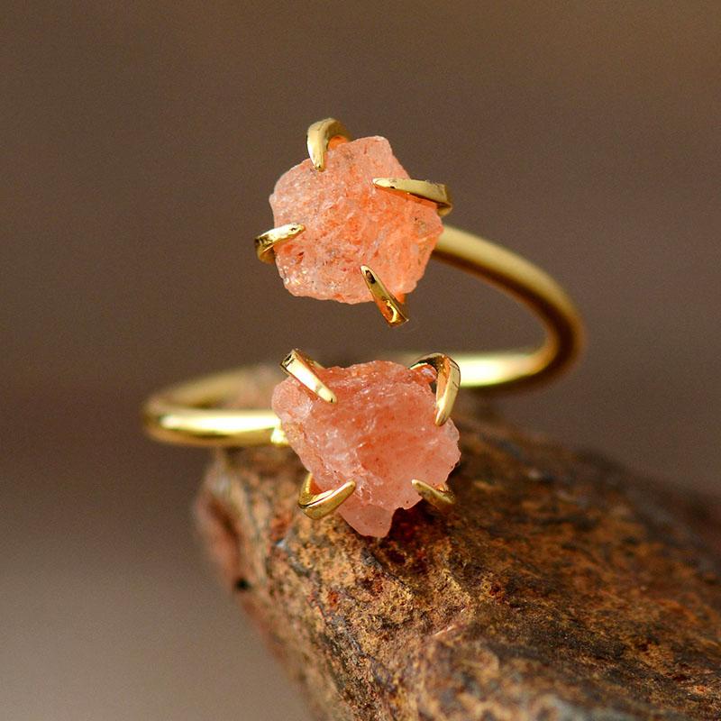 Luxera Raw Stone justerbar ring i ametyst og kvarts - Kvarter - Luxera Raw Stone justerbar ring i ametyst og kvarts- €25 - {{ product_tags }