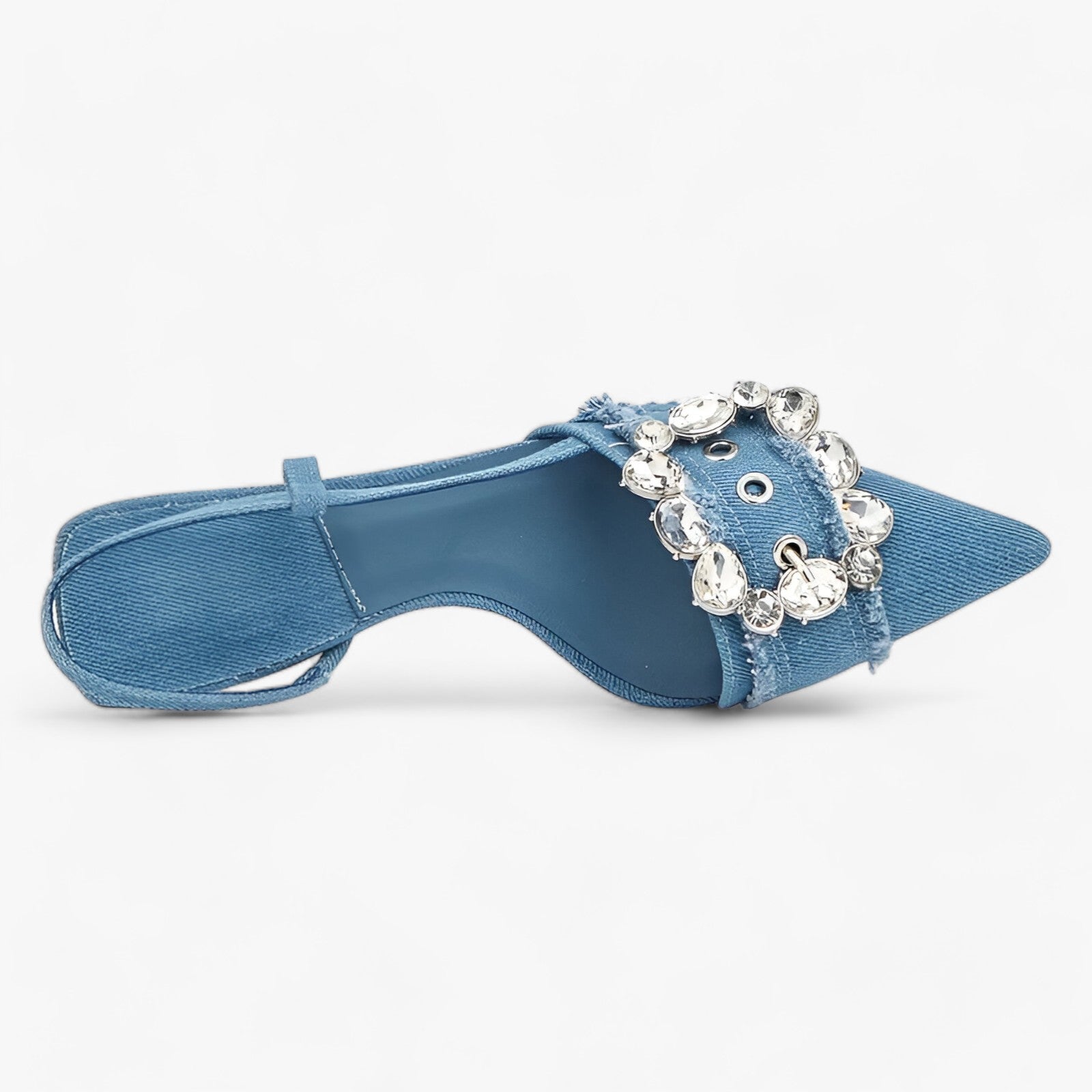 Denim Décolleté | Særpræget elegance med skinnende spænde fra Diamantekk - - women's fashion - {{ product_tags }