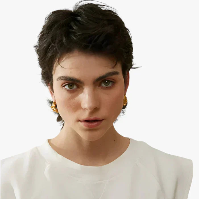 LIVIA | Abstrakte Guldøreringe - Elegante accenter til alle anledninger - - women's fashion - {{ product_tags }