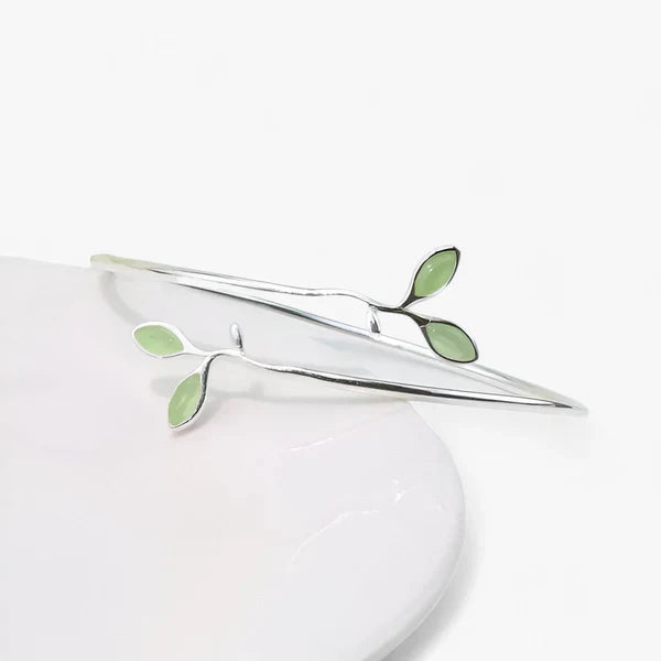 Smaragd | Sølvarmbånd Bangle med Grønne Blade - Naturinspireret Elegance - - watches - {{ product_tags }