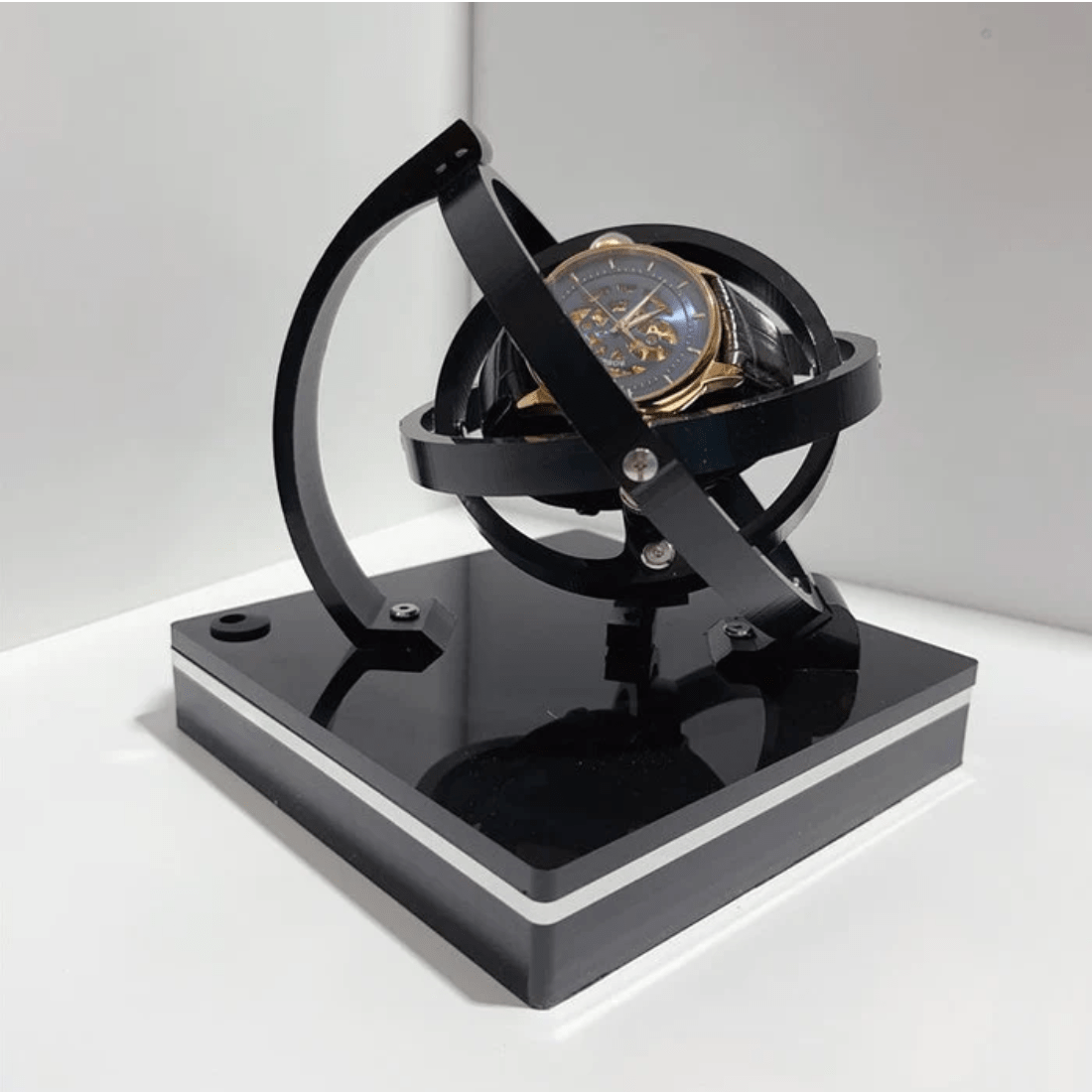 Watch Winder | Et pragteksemplar i dit interiør! - - Watch Winder | Et pragteksemplar i dit interiør!- €25 - {{ product_tags }