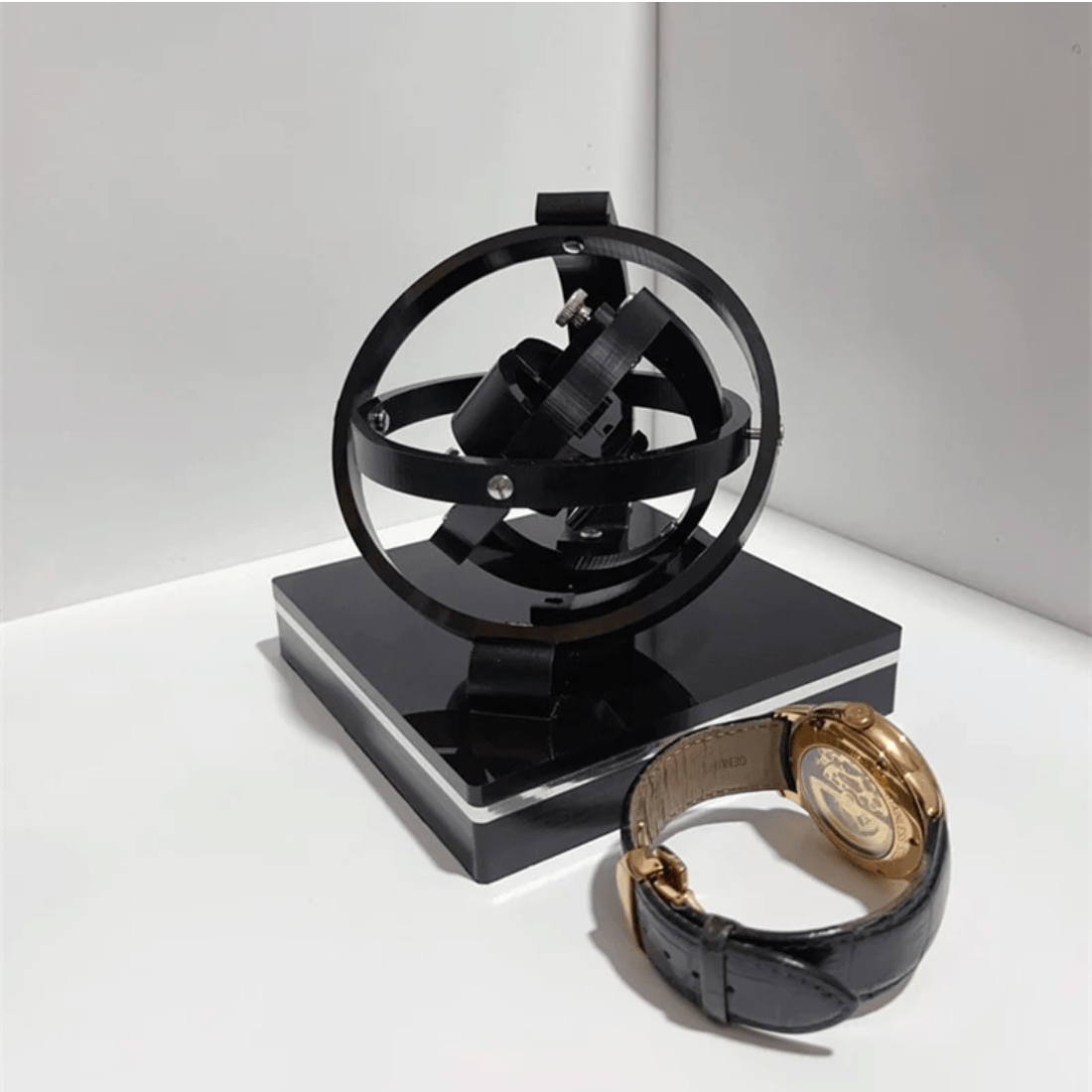 Watch Winder | Et pragteksemplar i dit interiør! - - Watch Winder | Et pragteksemplar i dit interiør!- €25 - {{ product_tags }