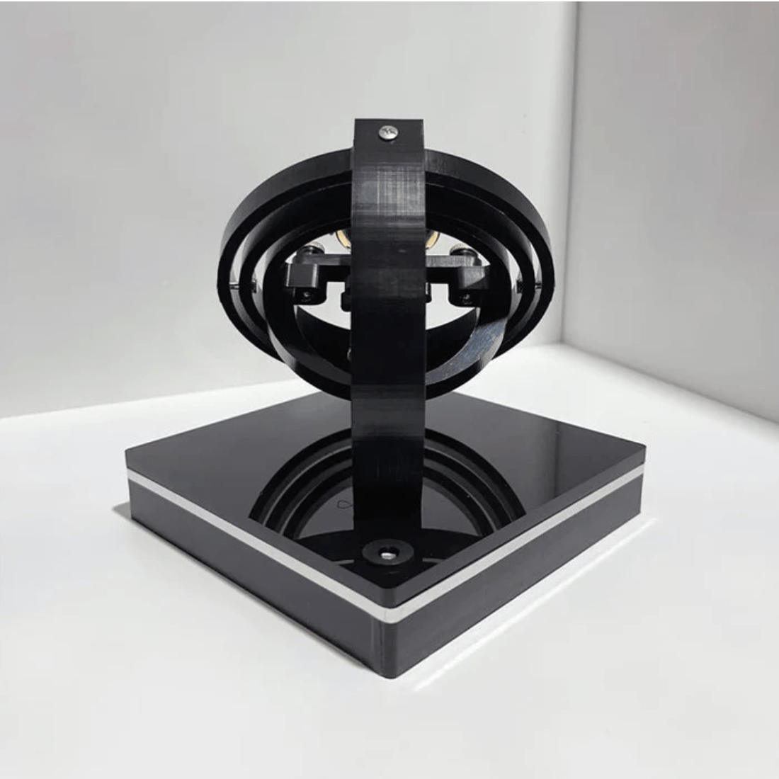 Watch Winder | Et pragteksemplar i dit interiør! - - Watch Winder | Et pragteksemplar i dit interiør!- €25 - {{ product_tags }