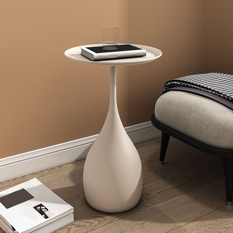 Rund metalbord med base - middelalderlig bord i moderne stil - - house & garden - {{ product_tags }