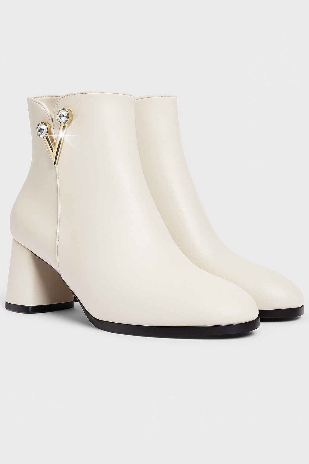 Victoria | Ankelstøvler med krystaldetaljer og sideglidelås - Hvid - Victoria | Ankelstøvler med krystaldetaljer og sideglidelås - €25 - {{ product_tags }