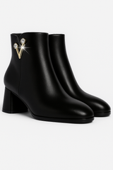 Victoria | Ankle boots with crystal details and side zipper
