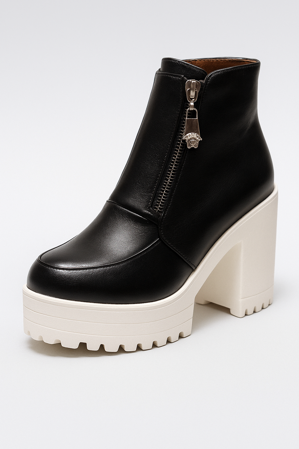 Ivy | Platform støvler med kæde-sål og frontlynlås - Sort - Ivy | Platform støvler med kæde-sål og frontlynlås - €25 - {{ product_tags }