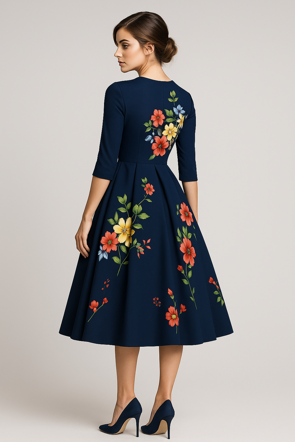 Retrozo | Elegant midikjole med blomsterprint og 3/4-ærmer - - Retrozo | Elegant midikjole med blomsterprint og 3/4-ærmer- € - {{ product_tags }