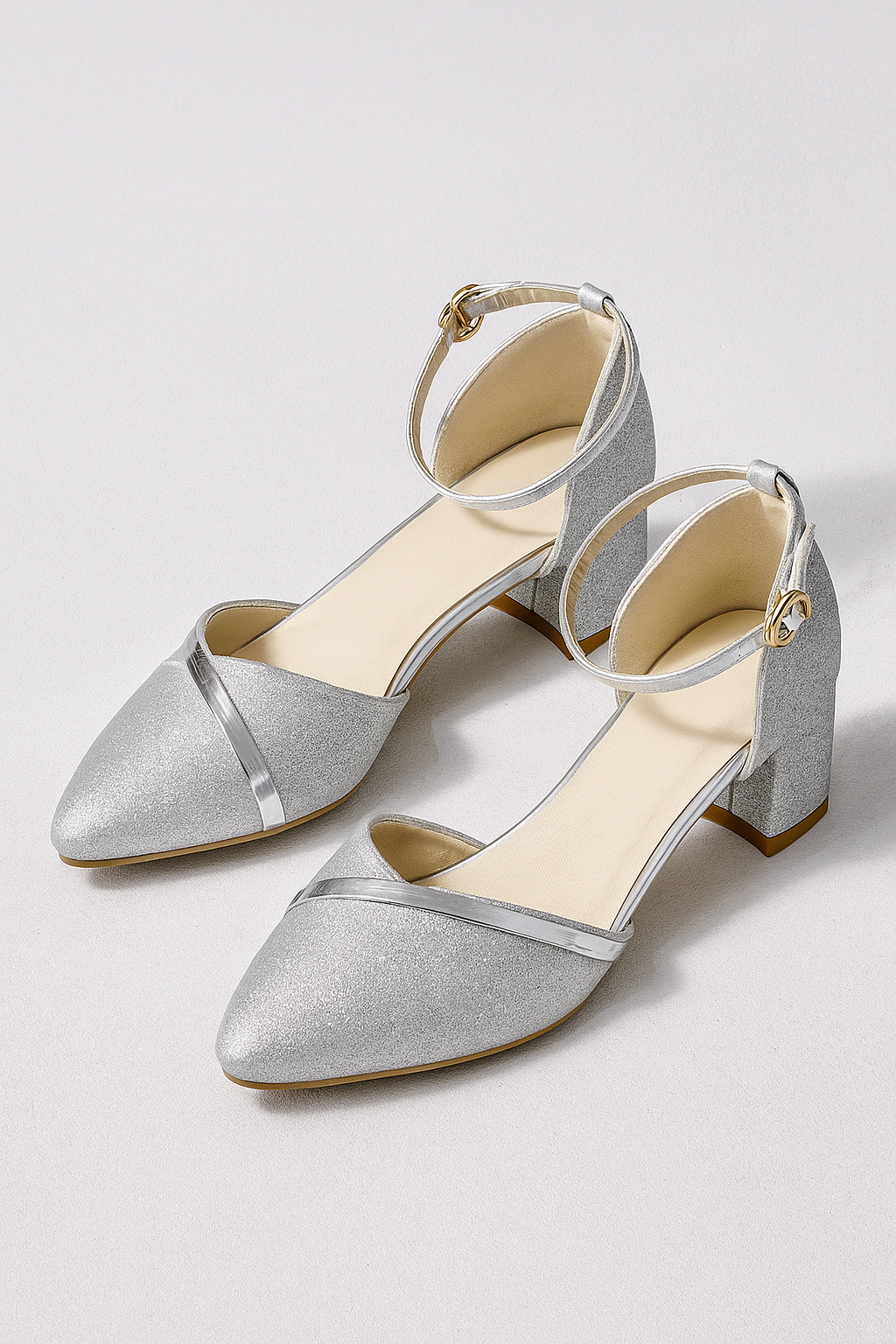 Helena | Elegant Glitzy Riemchenpumps med blokhæl i elegante farver - Sølv - Helena | Elegant Glitzy Riemchenpumps med blokhæl i elegante farver- €25 - {{ product_tags }