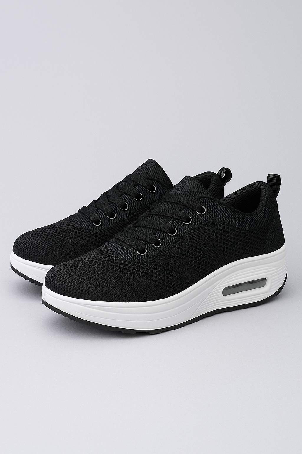 Demi | Damen-Sportschuhe mit Blockabsatz und atmungsaktivem Mesh - Sort - Demi | Damen-Sportschuhe mit Blockabsatz und atmungsaktivem Mesh- €25 - {{ product_tags }