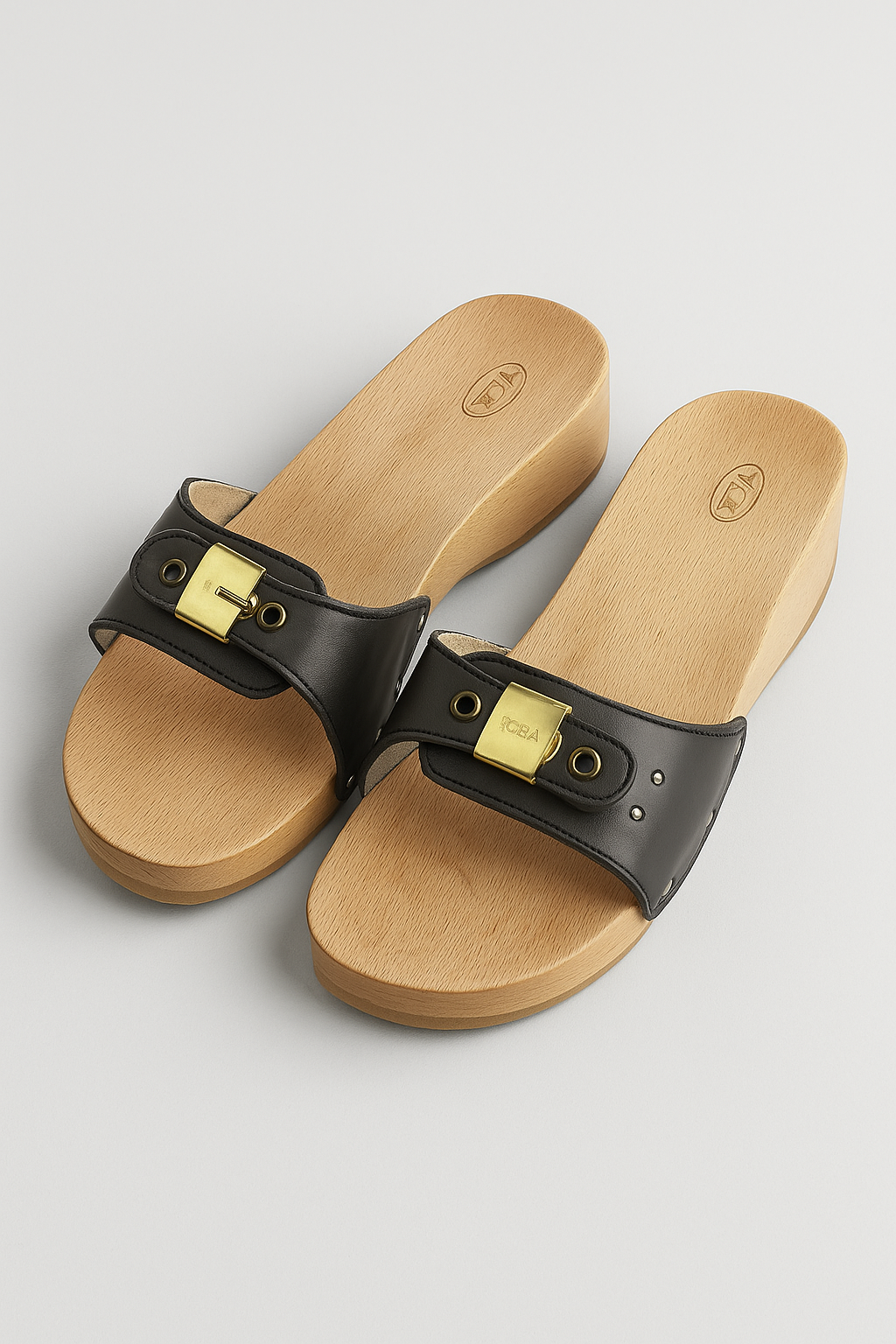 Katarina | Træsko med læderremme og spænde - Sort - Katarina | Træsko med læderremme og spænde - €25 - {{ product_tags }