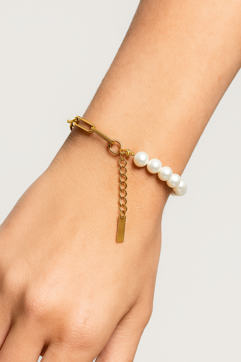 Louis | Elegant armbånd med perler og kæde - - Louis | Elegant armbånd med perler og kæde- €25 - {{ product_tags }