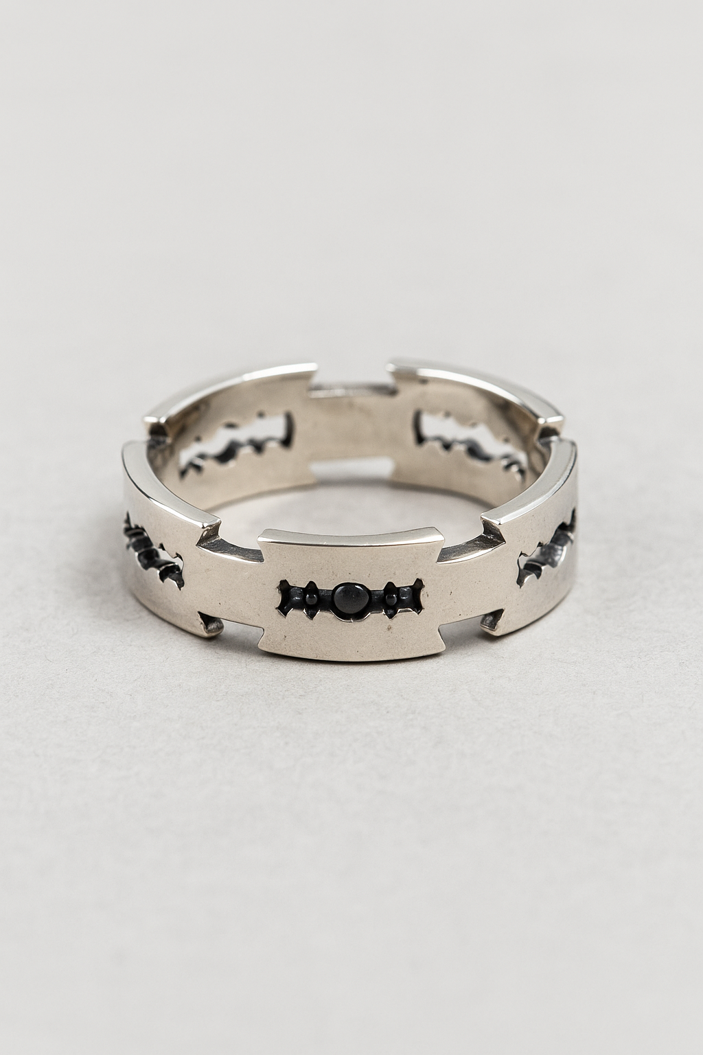 Razor Blade | Rustfrit stålring med knivdesign - - Razor Blade | Rustfrit stålring med knivdesign - €25 - {{ product_tags }