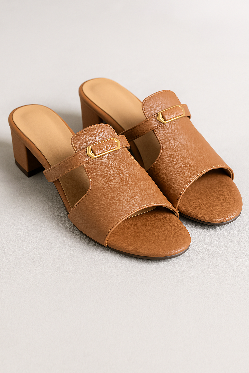 Merritt | Dame brune flade sandaler med blokhæl og stropper - - Merritt | Dame brune flade sandaler med blokhæl og stropper - €25 - {{ product_tags }